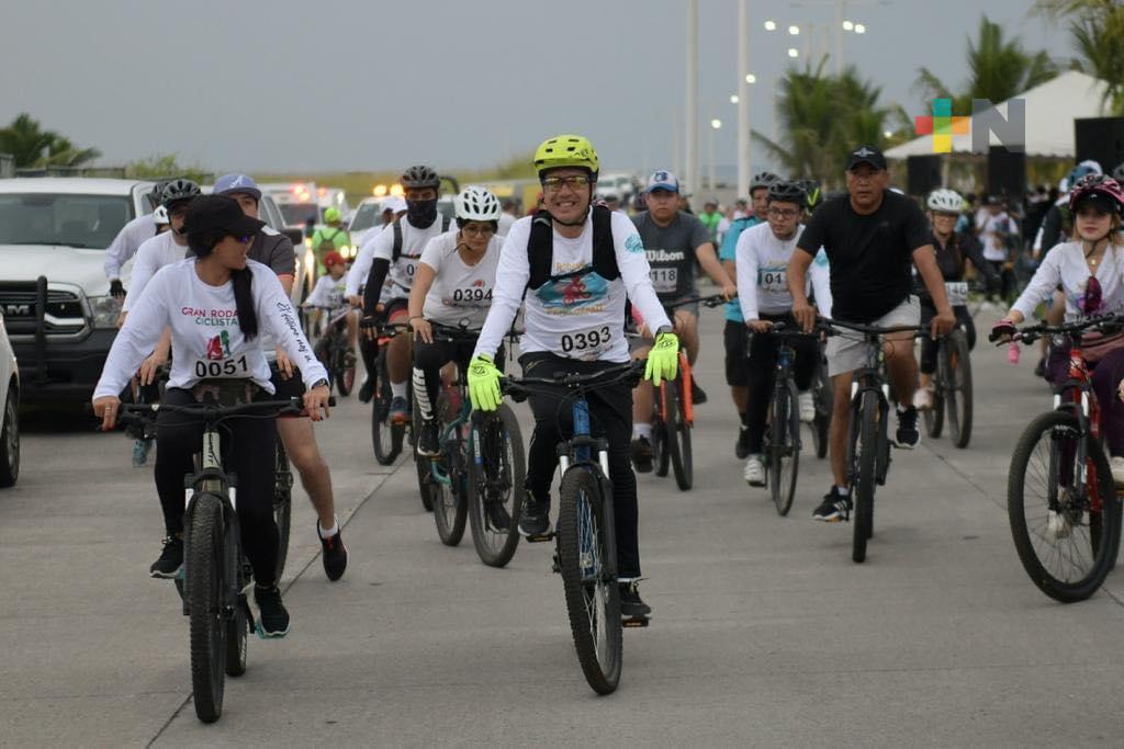 Encabeza Cuitláhuac García exitosa rodada ciclista familiar en Alvarado