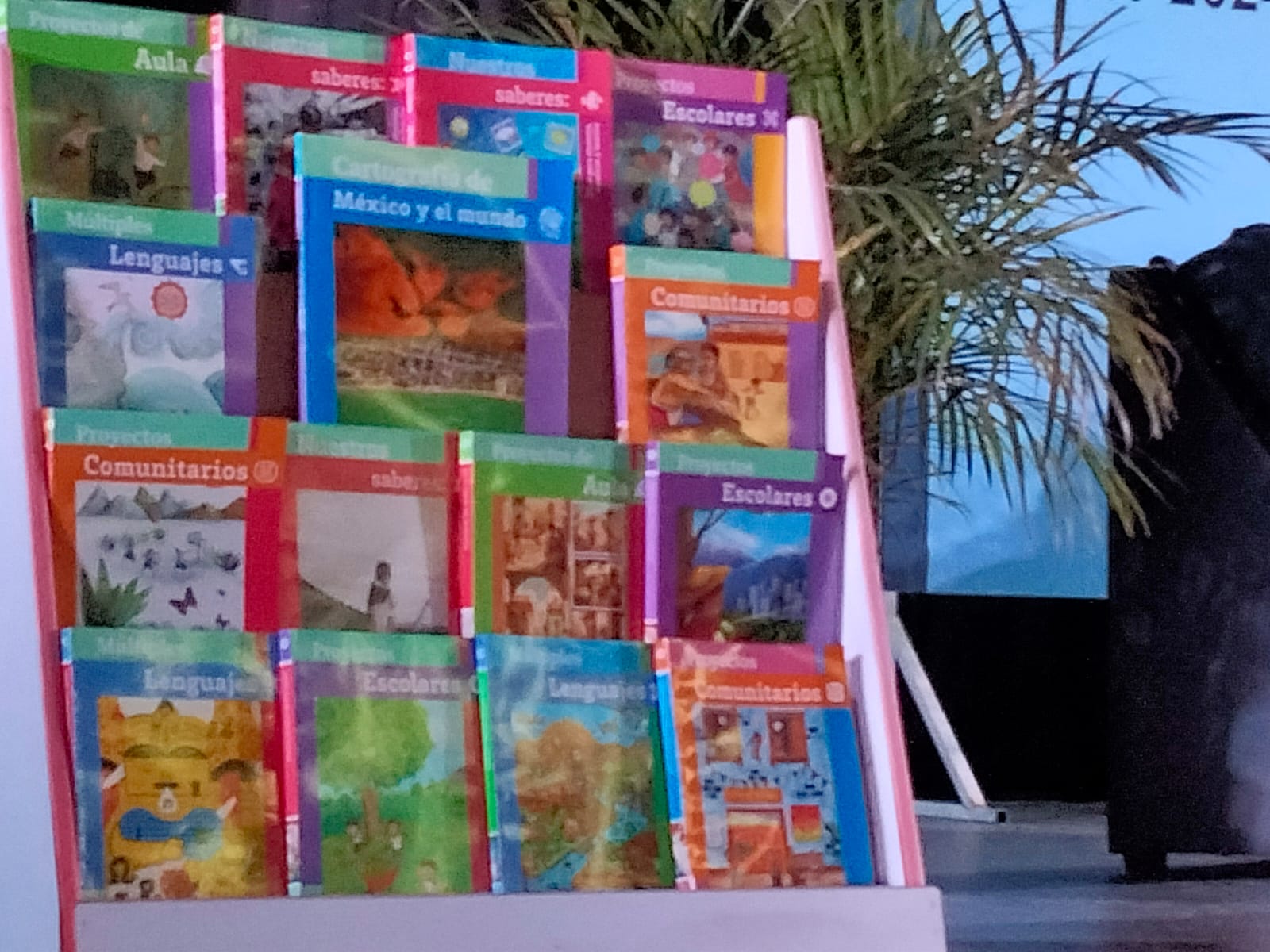 Día Internacional del Libro: según INEGI la población lectora prefiere libros impresos