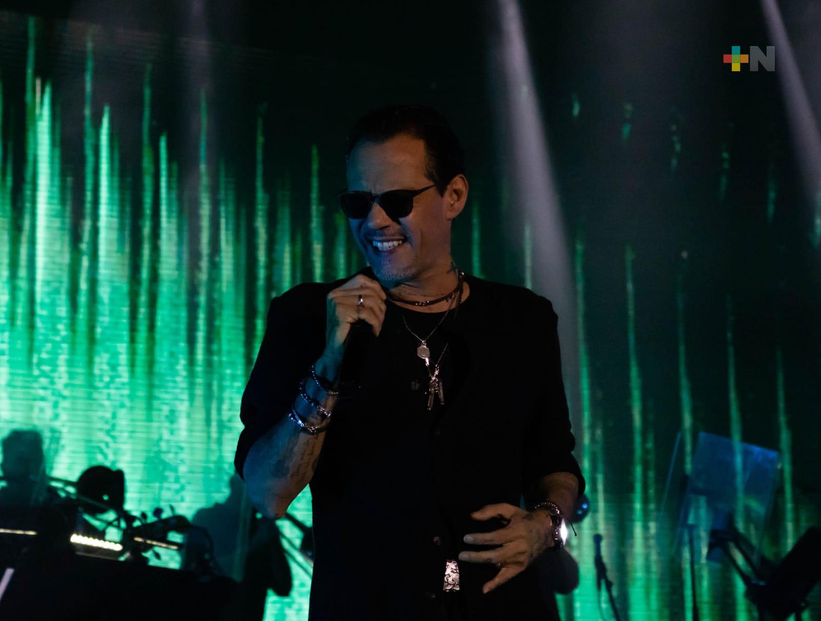 En Veracruz miles de asistentes disfrutan del concierto de Marc Anthony