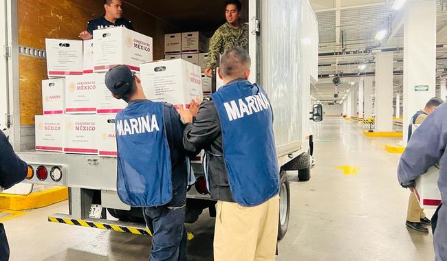 Marina traslada despensas y agua a Acapulco para entregar a población civil