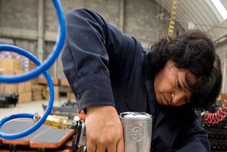 Reducción de jornada laboral impactará en economía y operatividad: cámaras empresariales