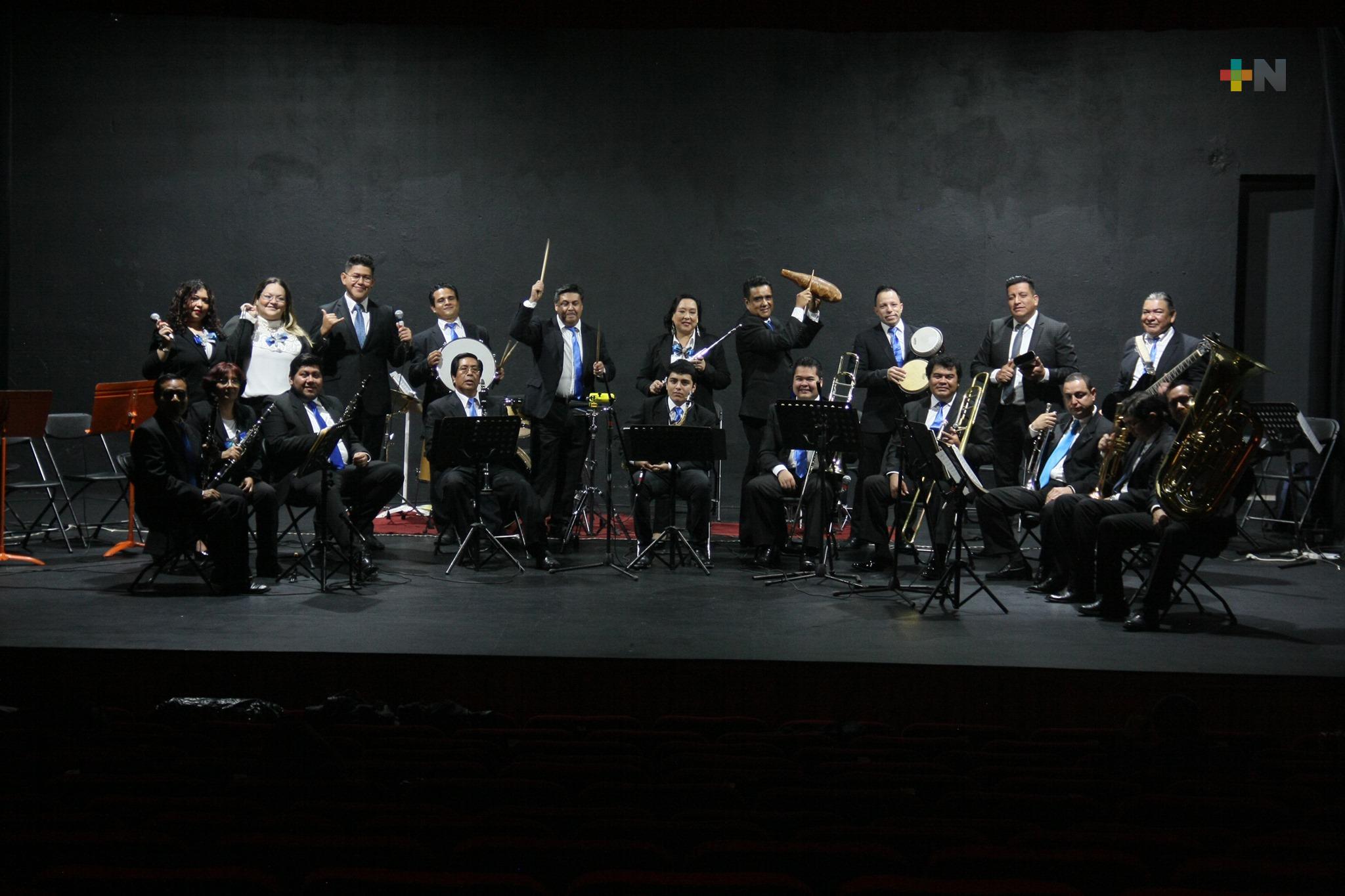 Orquesta Pauta Nueva se presenta en  primaria de Xalapa