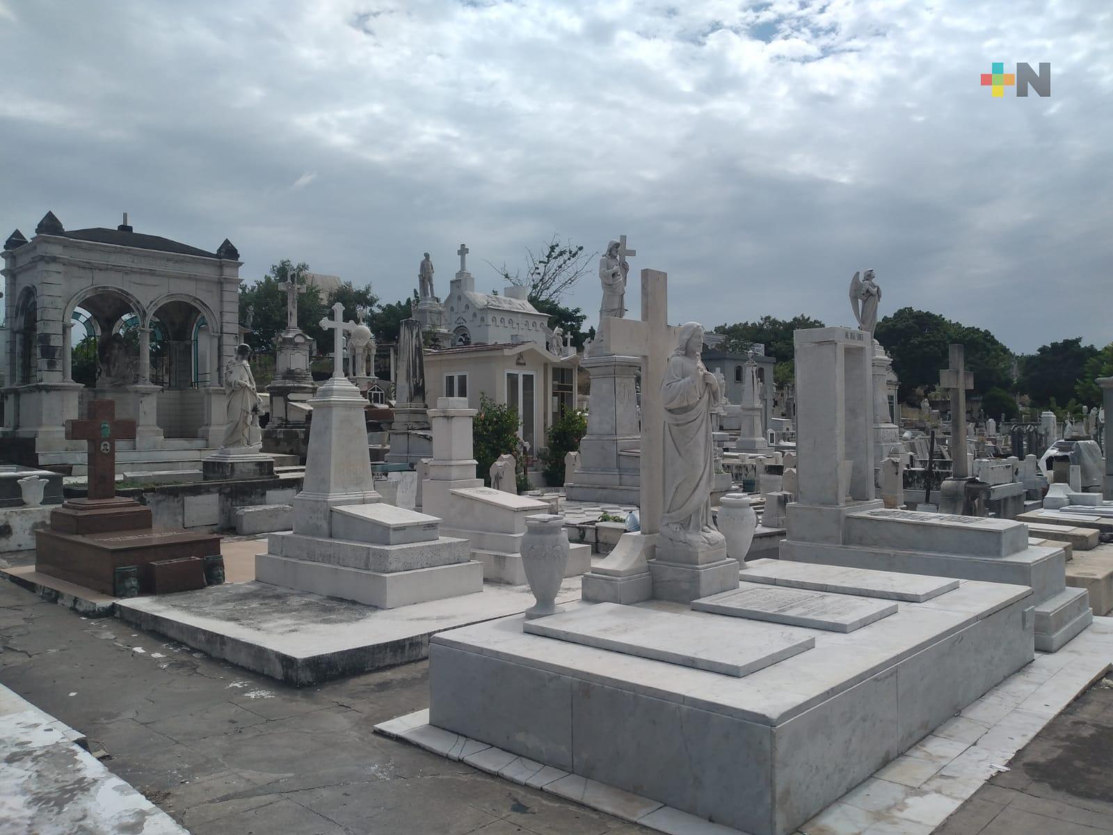 Panteón particular de Veracruz está listo para el Día de Muertos