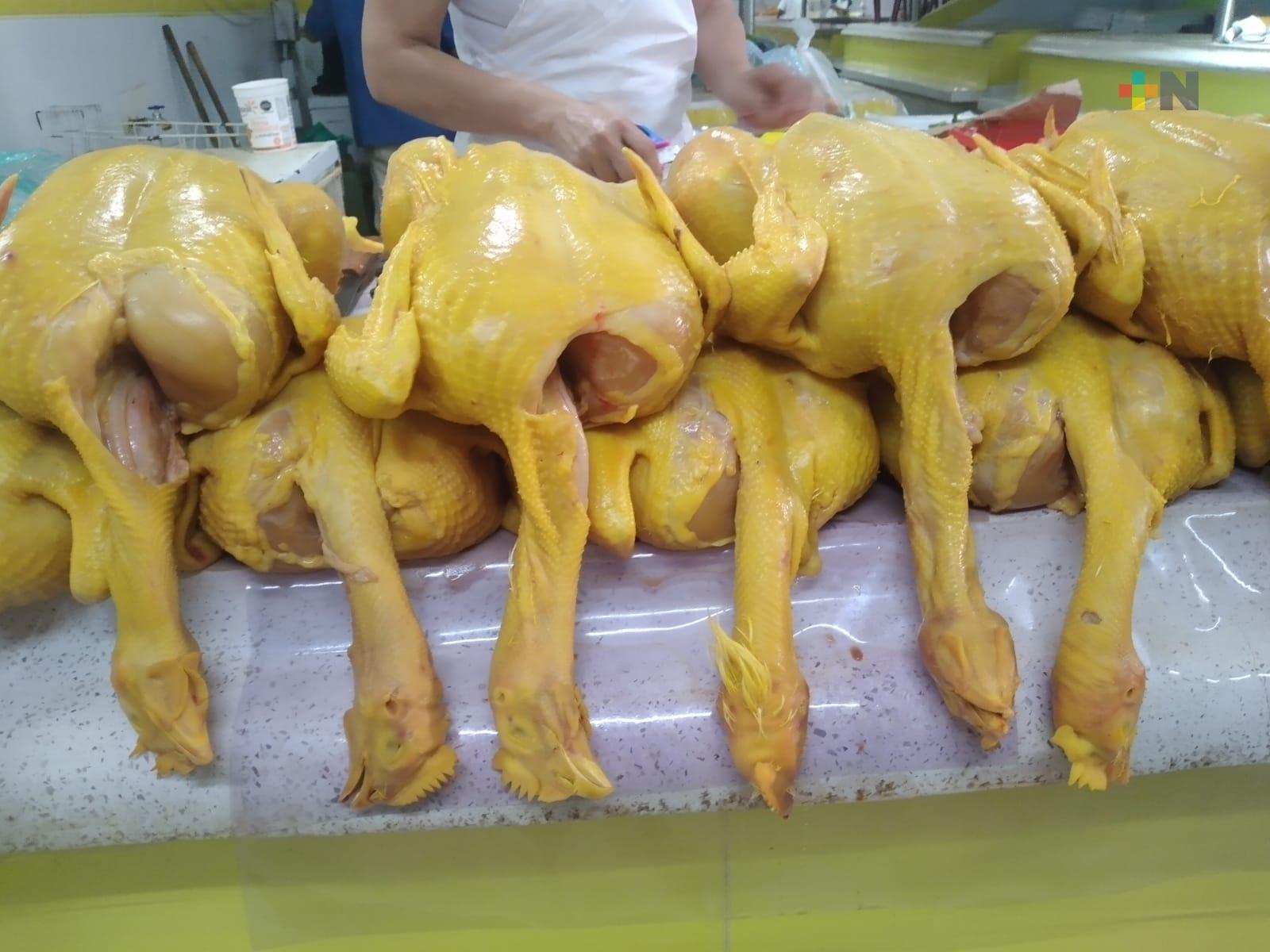 Baja precio del pollo en Veracruz puerto debido al incremento de producción