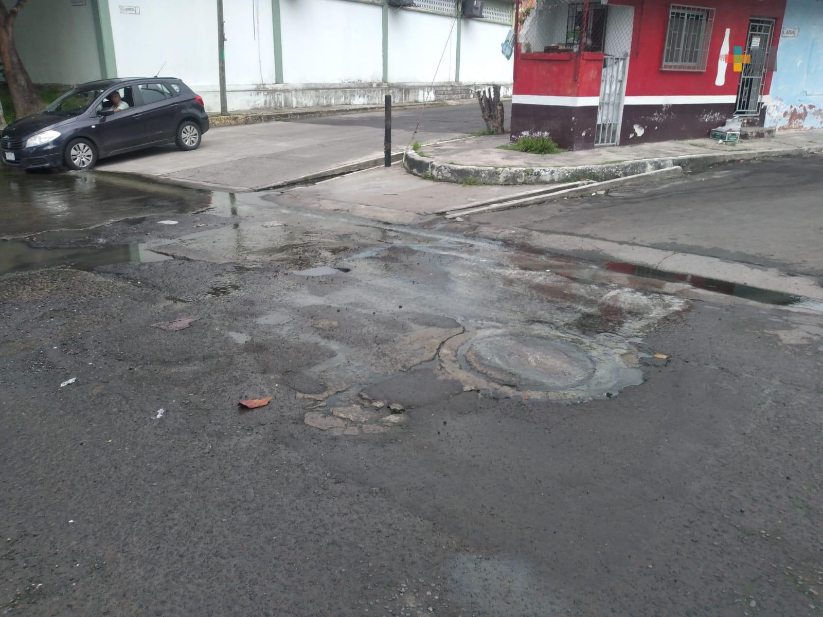 Más de tres semanas con fuga de agua en  calles Azua y Cándido Aguilar de Boca del Río