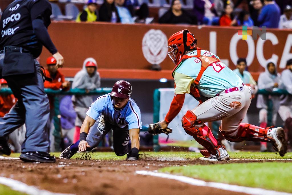 Pericos de Puebla apalea por 16-4 a El Águila, al abrir serie en Xalapa
