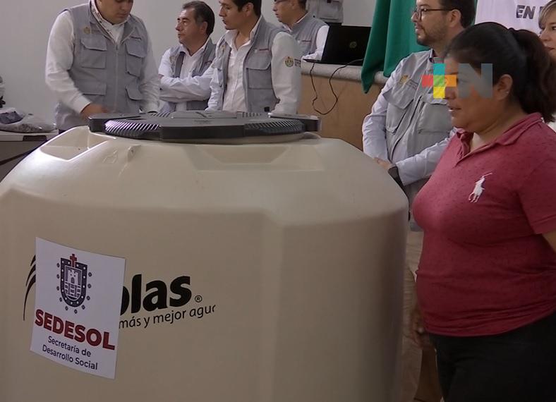 Sedesol Veracruz entrega apoyos en especie en colonias de Xalapa