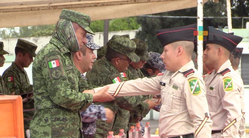 Realizan ascensos en campo militar de La Boticaria