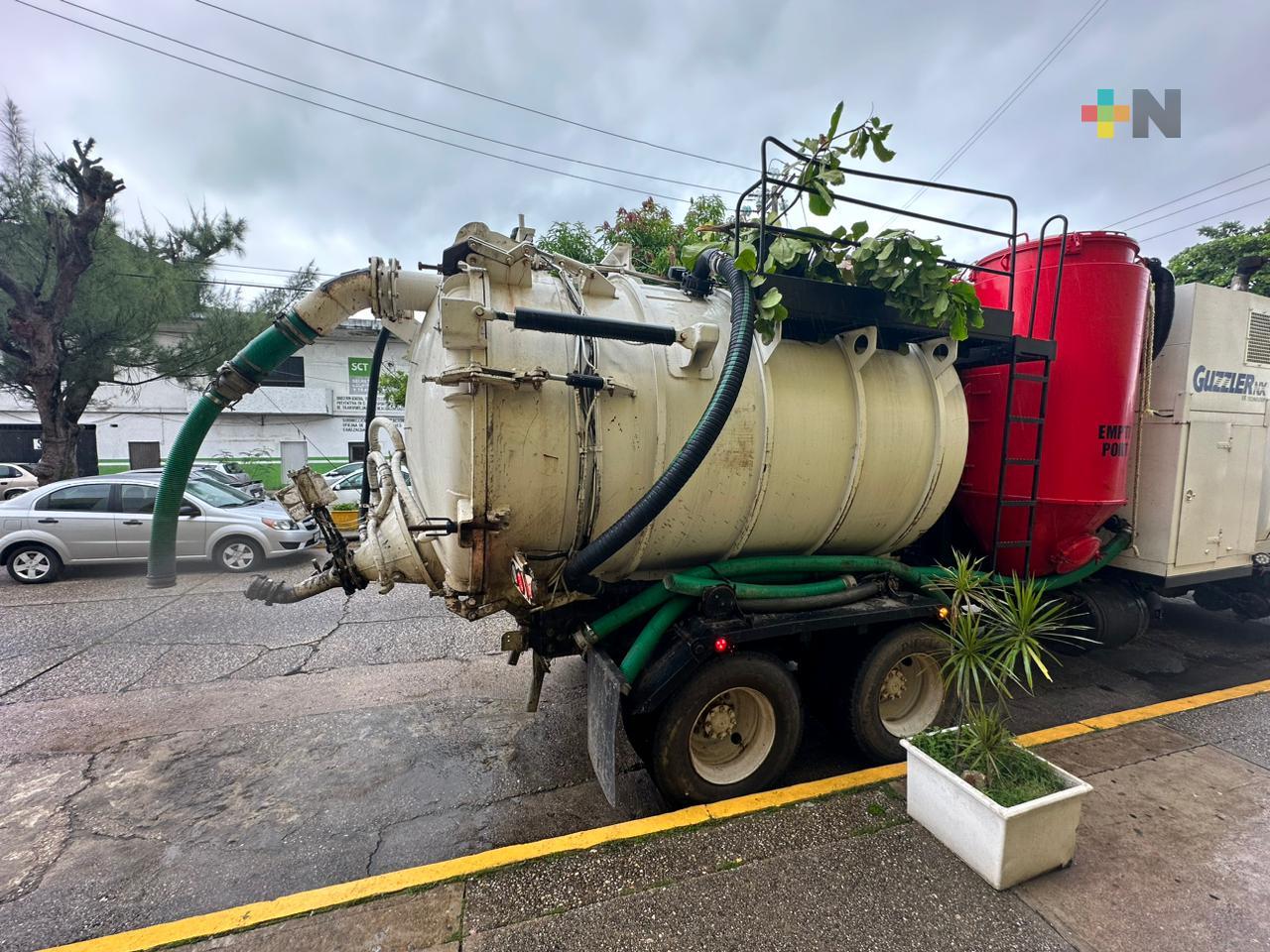 Recibe Coatzacoalcos vehículo para desazolvar el drenaje