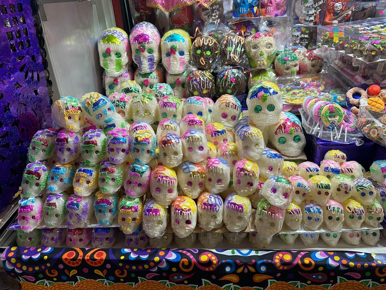 Vendedores prevén incremento en precios de dulces alusivos a Día de Muertos