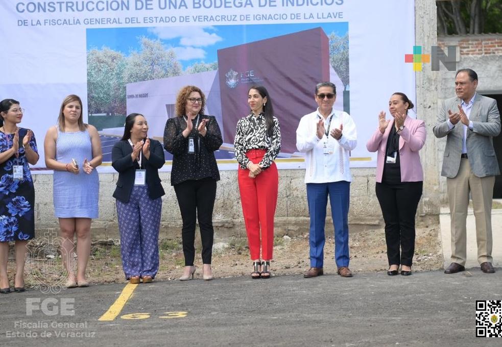 Fiscal general da banderazo de inicio a construcción de bodega de indicios en oficinas centrales