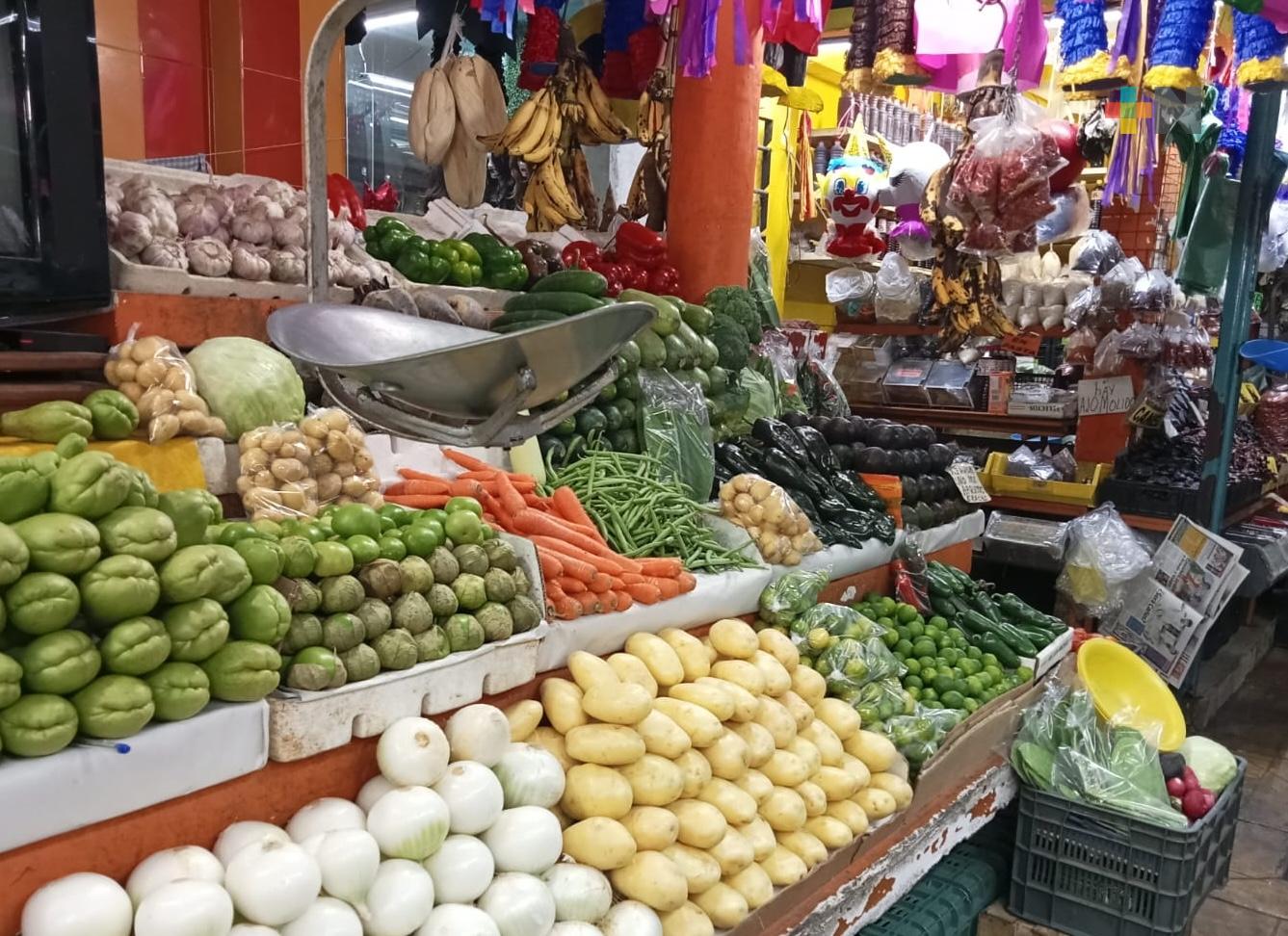 Frutas y verduras mantienen precios en el Mercado Hidalgo