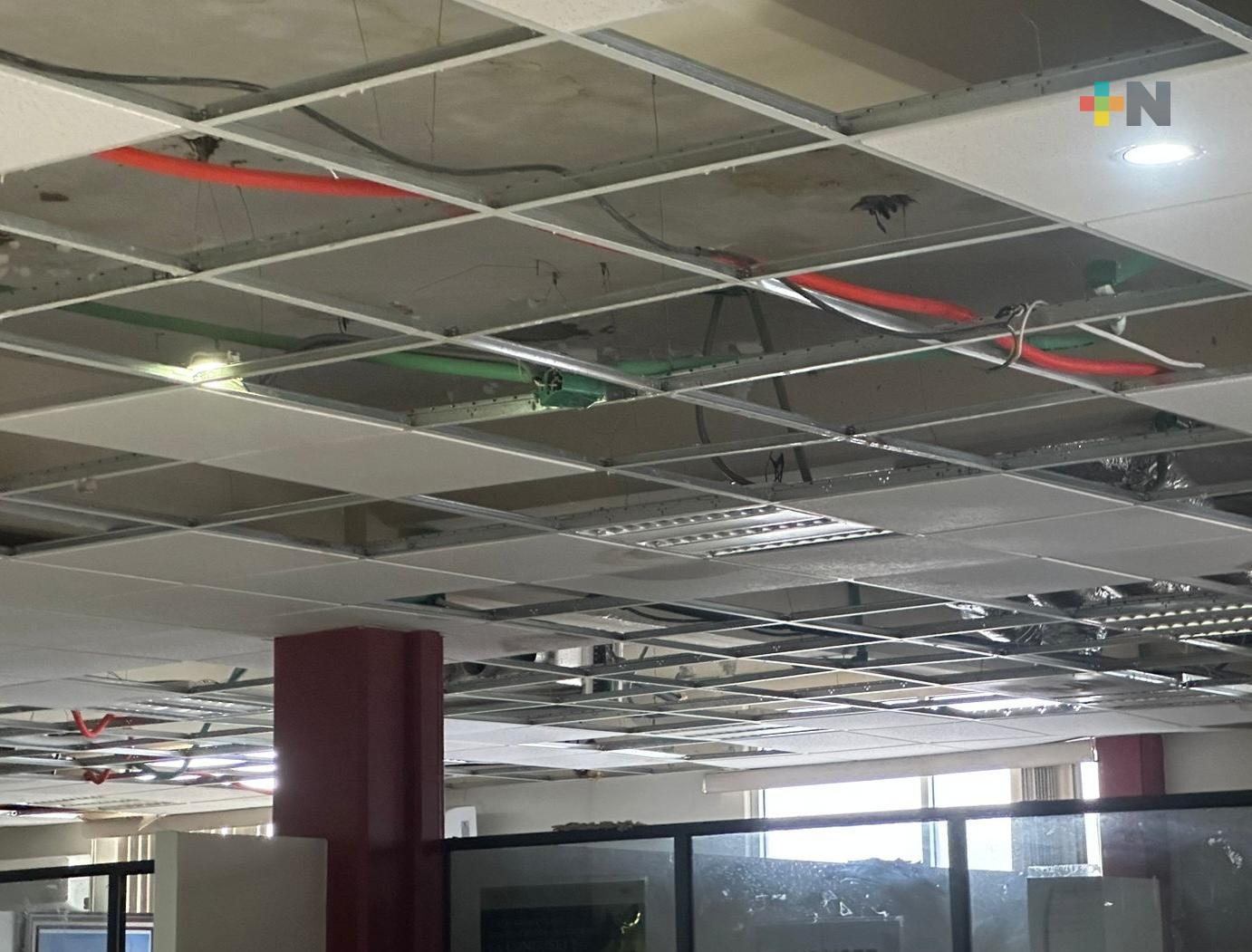 Por las lluvias presentan afectaciones oficinas municipales en Coatzacoalcos