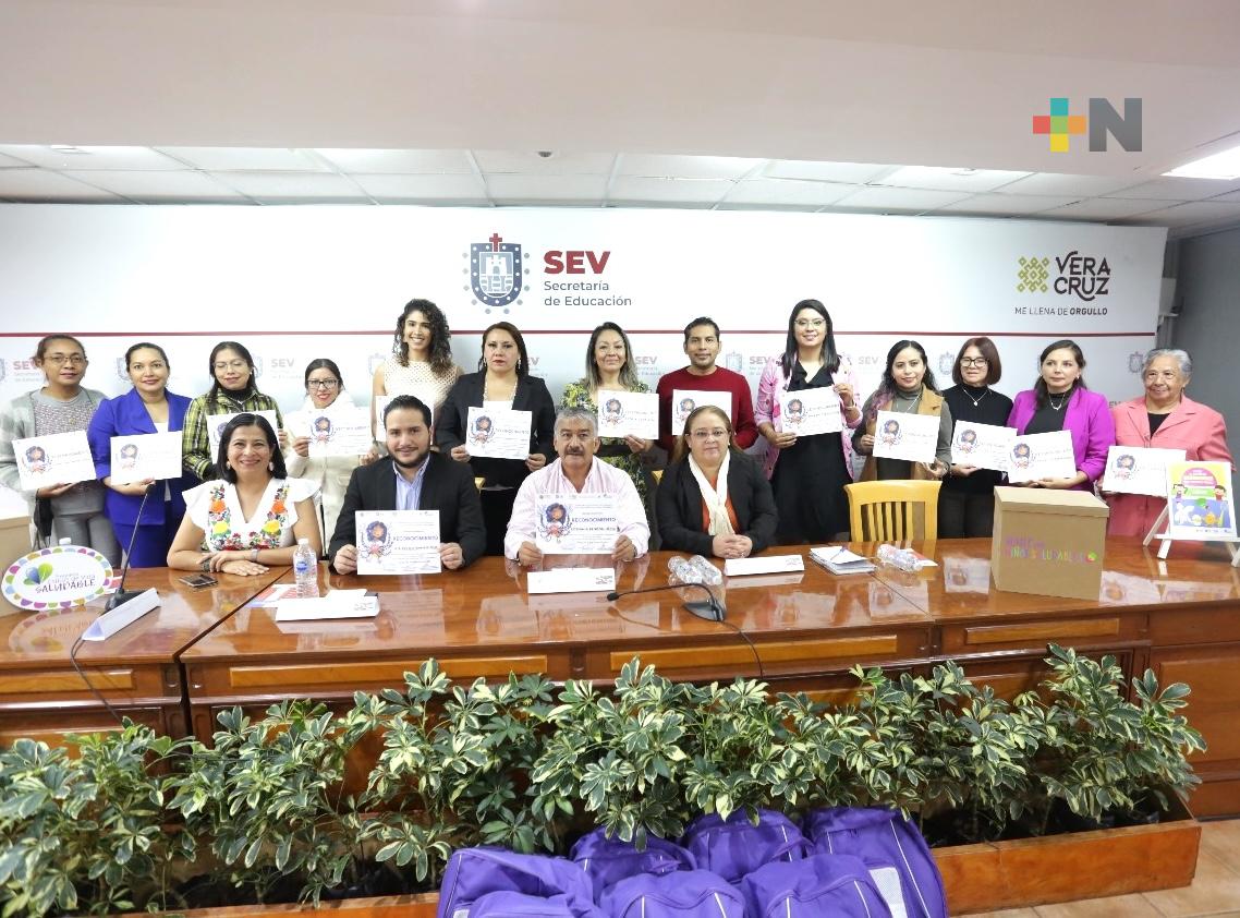 Entregan SEV y Nestlé mochilas del programa «Niños Saludables» en Coatepec y Veracruz