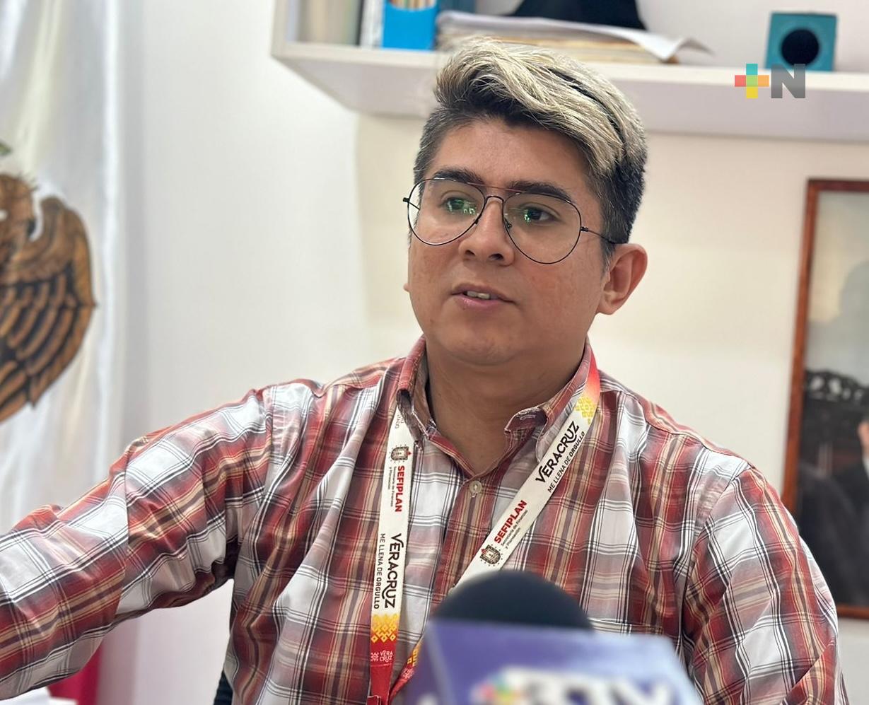 Evite dolores de cabeza, refuerce las placas de su auto para no perderlas con las lluvias