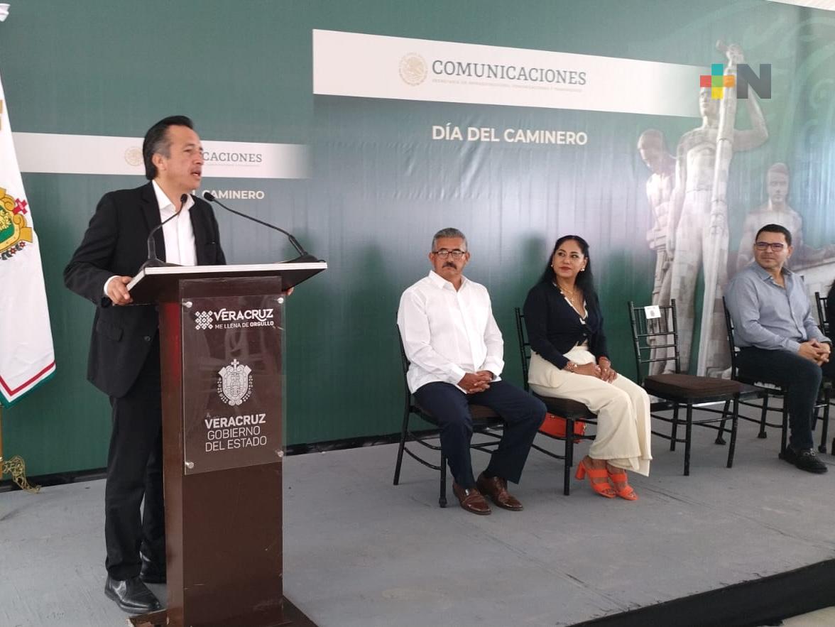 Cuitláhuac García Jiménez encabeza conmemoración del «Día del Caminero»