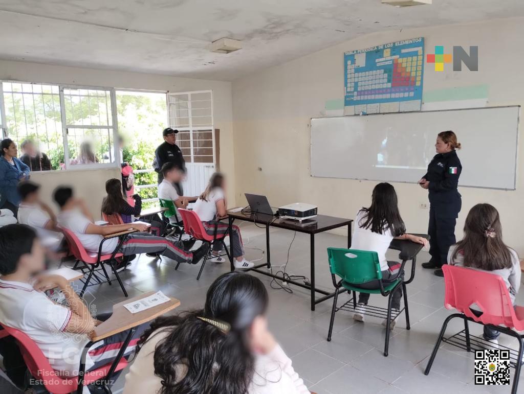 Imparte UECS plática relacionada con delitos de engaño telefónico y extorsión en telebachillerato de Alto Lucero