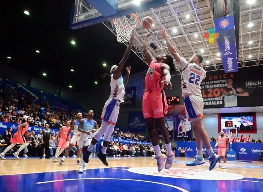 Querétaro apalea por 111-75 a los Halcones Rojos
