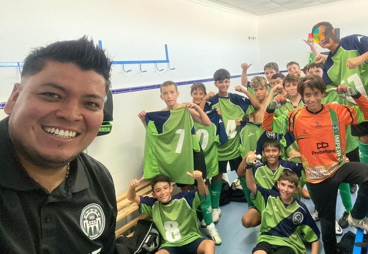 Entrenador veracruzano Irving Morales estudia para el carnet de DT en España