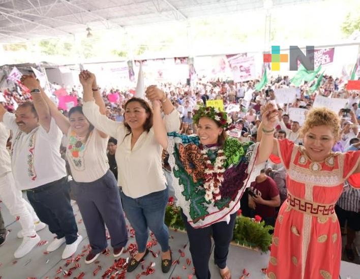 Rocío Nahle recorre el norte del estado, realiza Asamblea informativa en Papantla