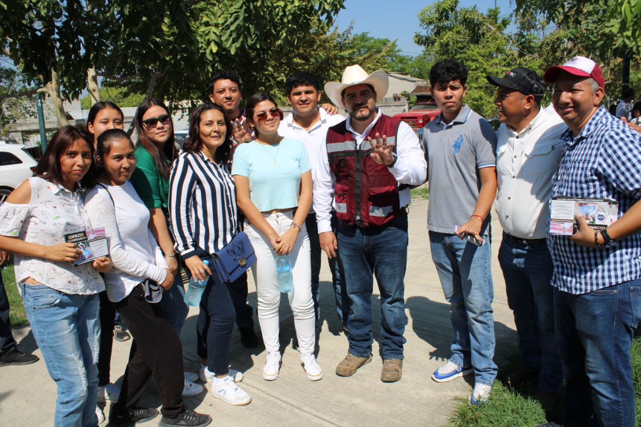 Zenyazen Escobar realiza gira por el norte del estado