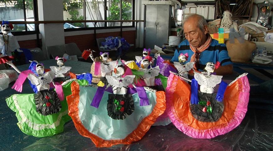 Milburgo Treviño expondrá y venderá catrinas jarochas en Casa de las Artes Múcara