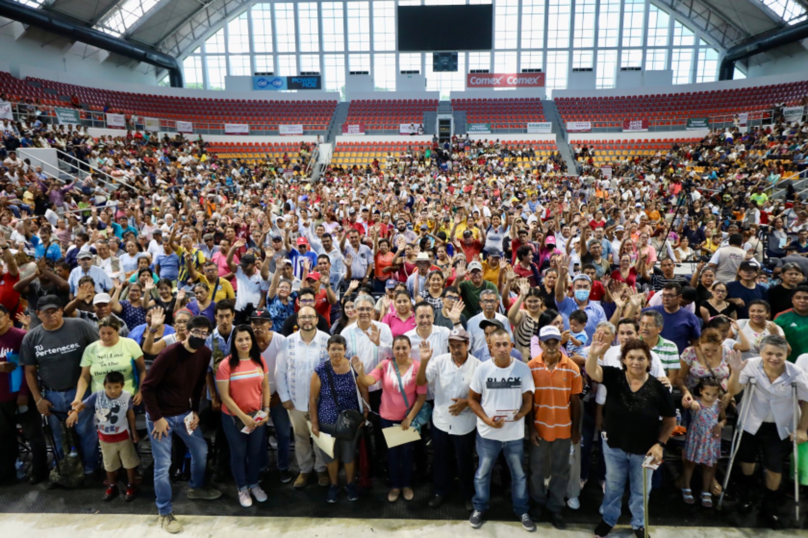 Entrega Gobernador tarjetas a personas con discapacidad en municipio de Veracruz