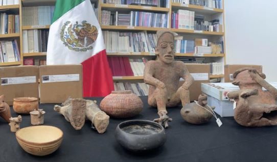 México recibe 60 piezas arqueológicas de origen mexicano de la Escuela de Investigaciones Avanzadas, en Santa Fe