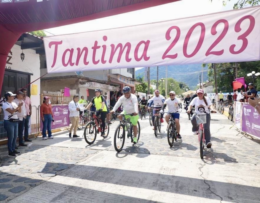 Encabeza Eric Cisneros rodada con familias de la Sierra de Otontepec