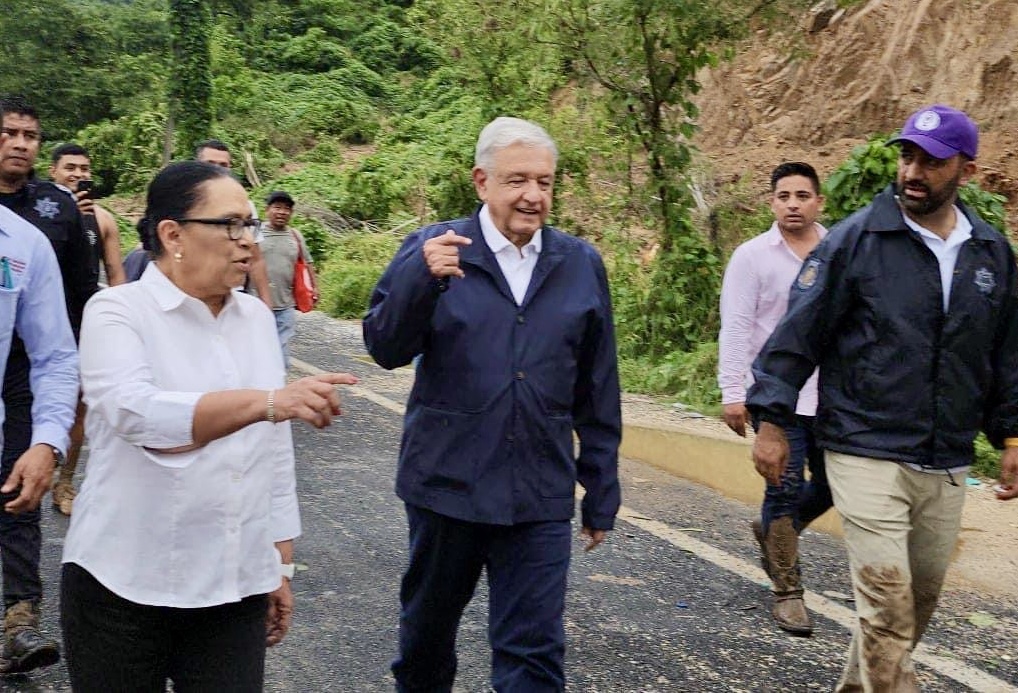 Presidente López Obrador arriba al puerto de Acapulco