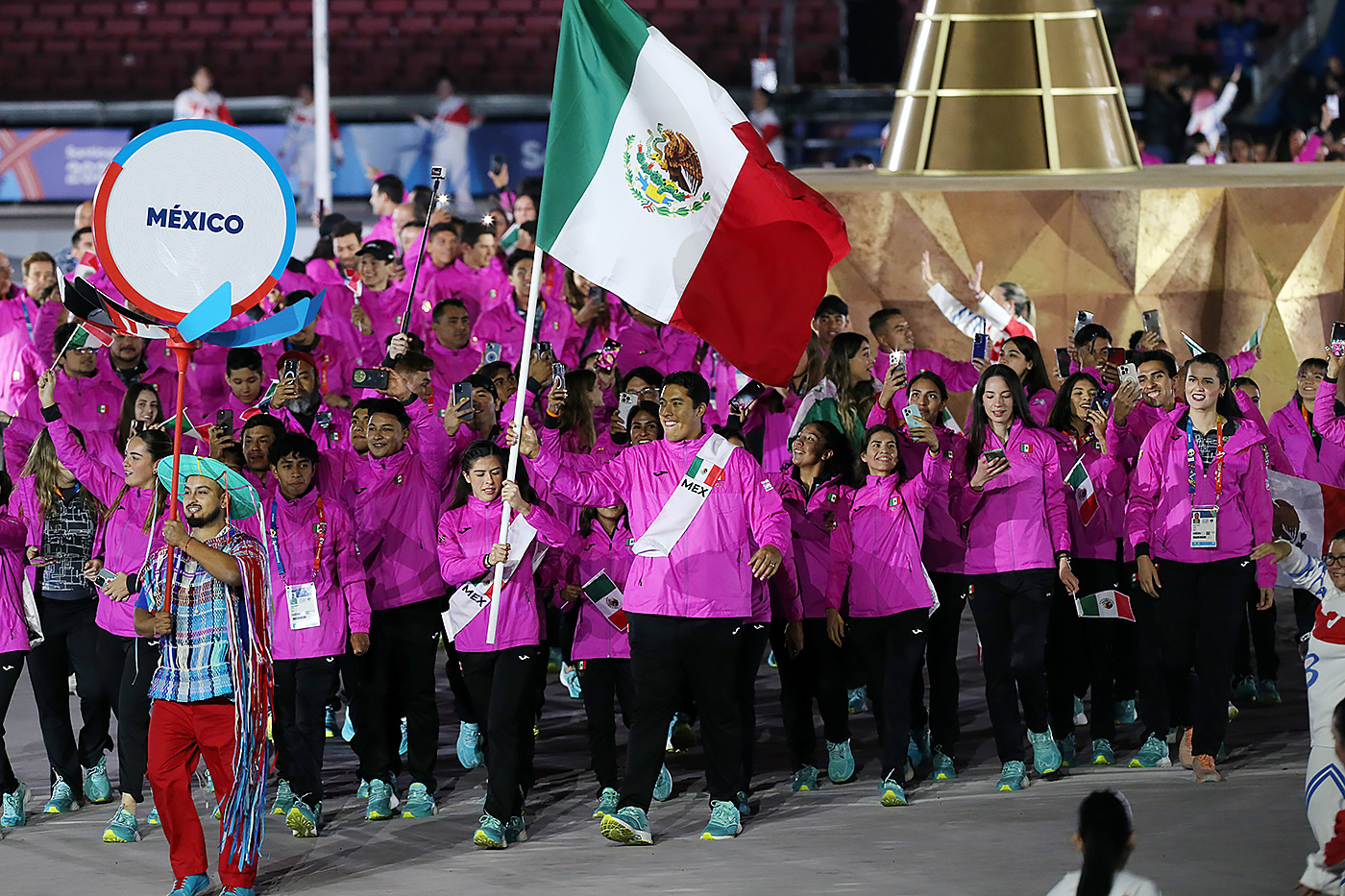 México desfila en histórica inauguración de Juegos Panamericanos Santiago 2023