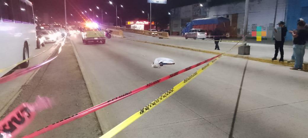 Muere limpiaparabrisas al ser arrollado por urbano en Coatza