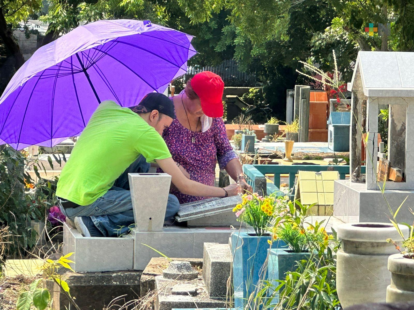 Familias transmiten a nuevas generaciones preservar tradición de Día de Muertos