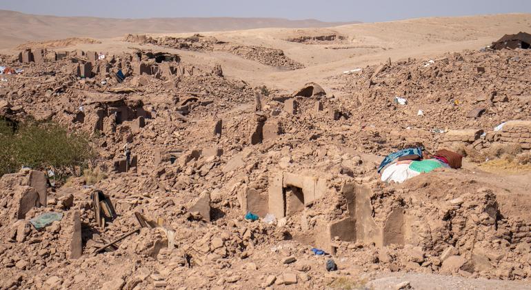 Terremotos de Afganistán dejan a miles de personas sin refugio para el invierno