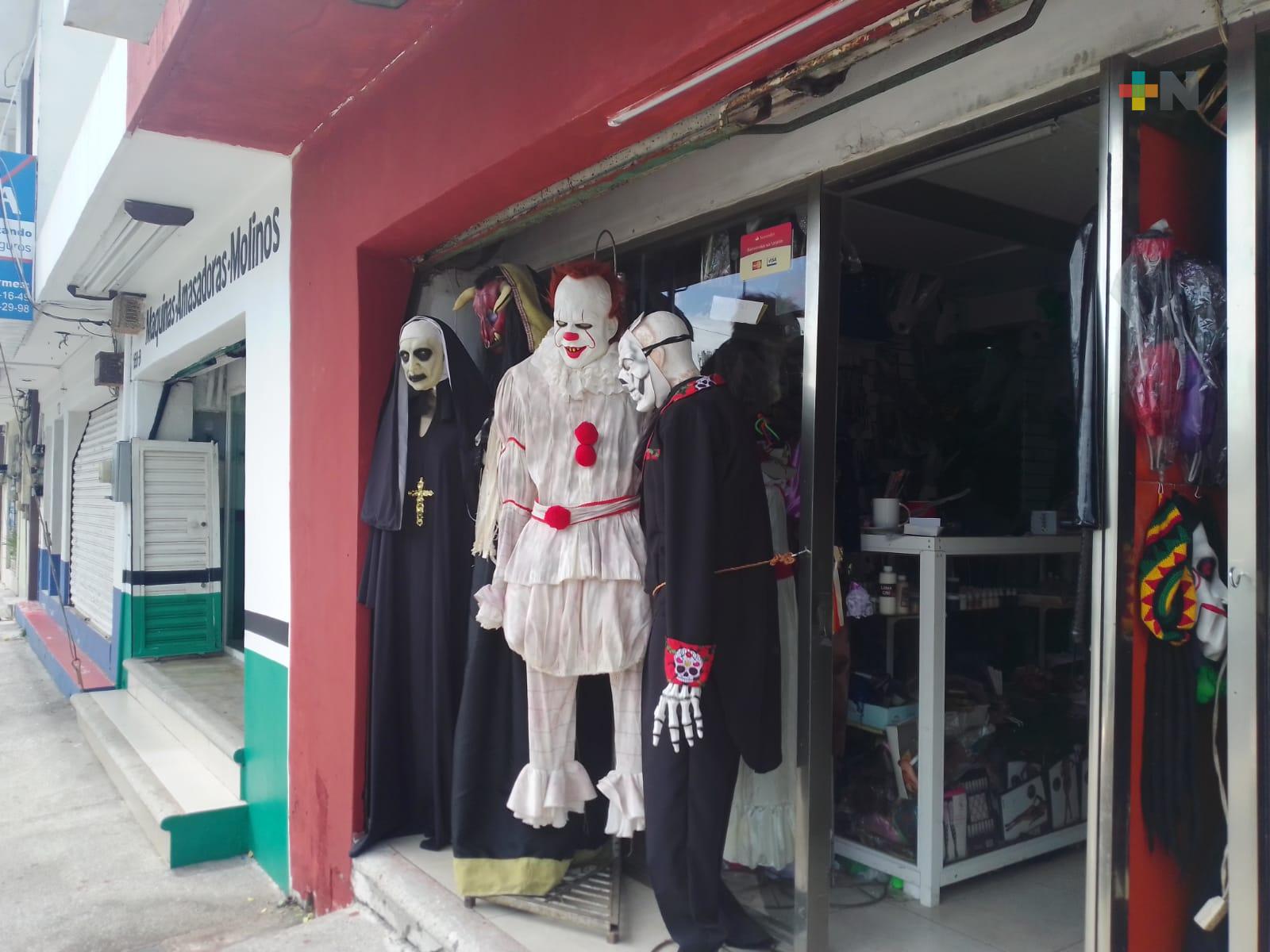 Temporada de Día de Muertos beneficia a tiendas de disfraces