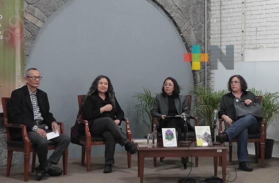 Celebra UV Día Nacional del Libro con nuevas colecciones