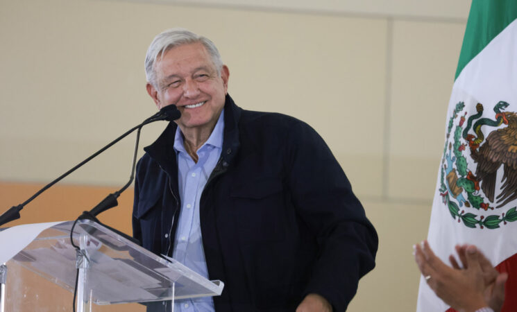 En diciembre habrá diálogo con sector empresarial y obrero para aumentar salario mínimo: AMLO