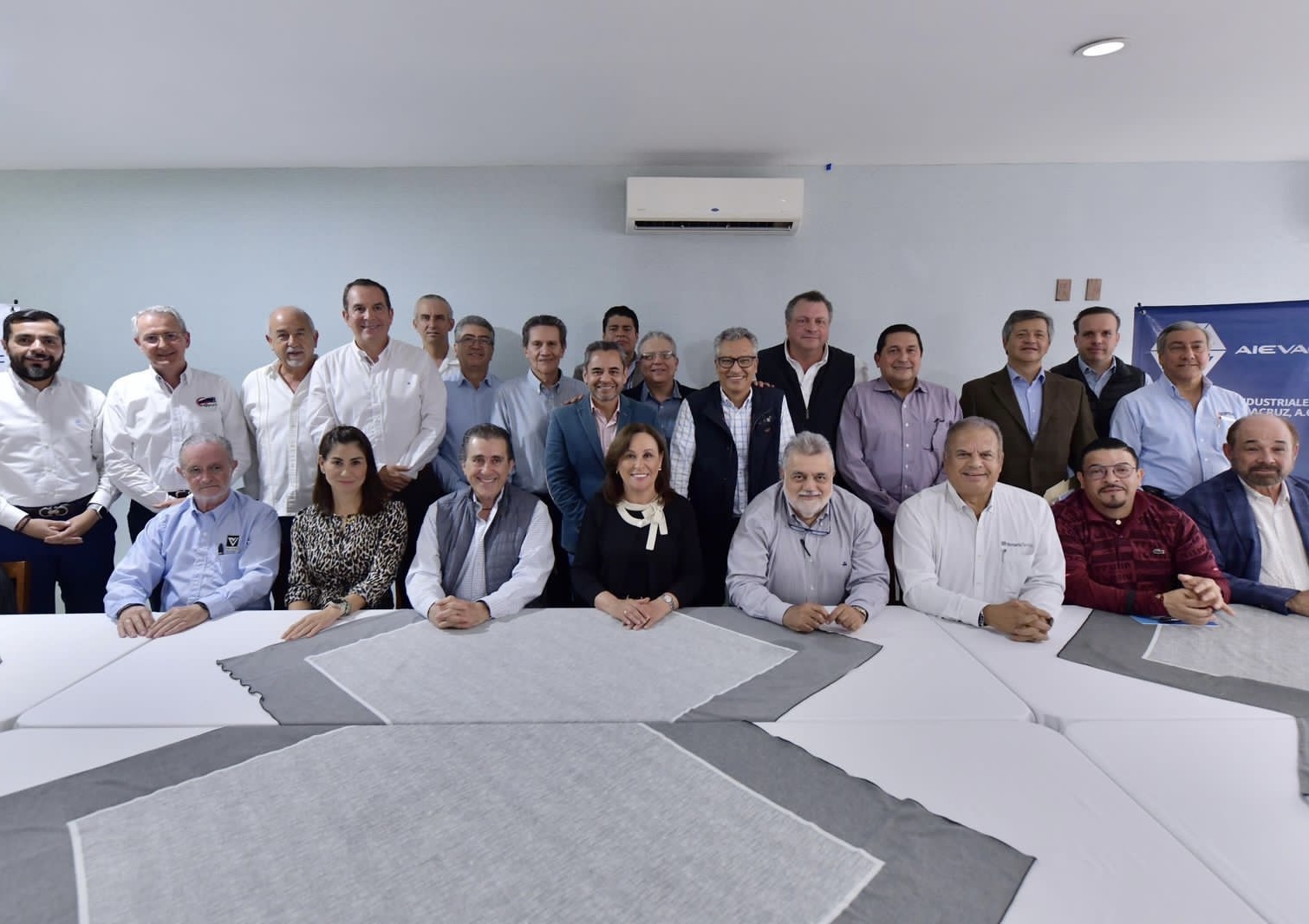 Rocío Nahle se reúne con industriales de la entidad veracruzana
