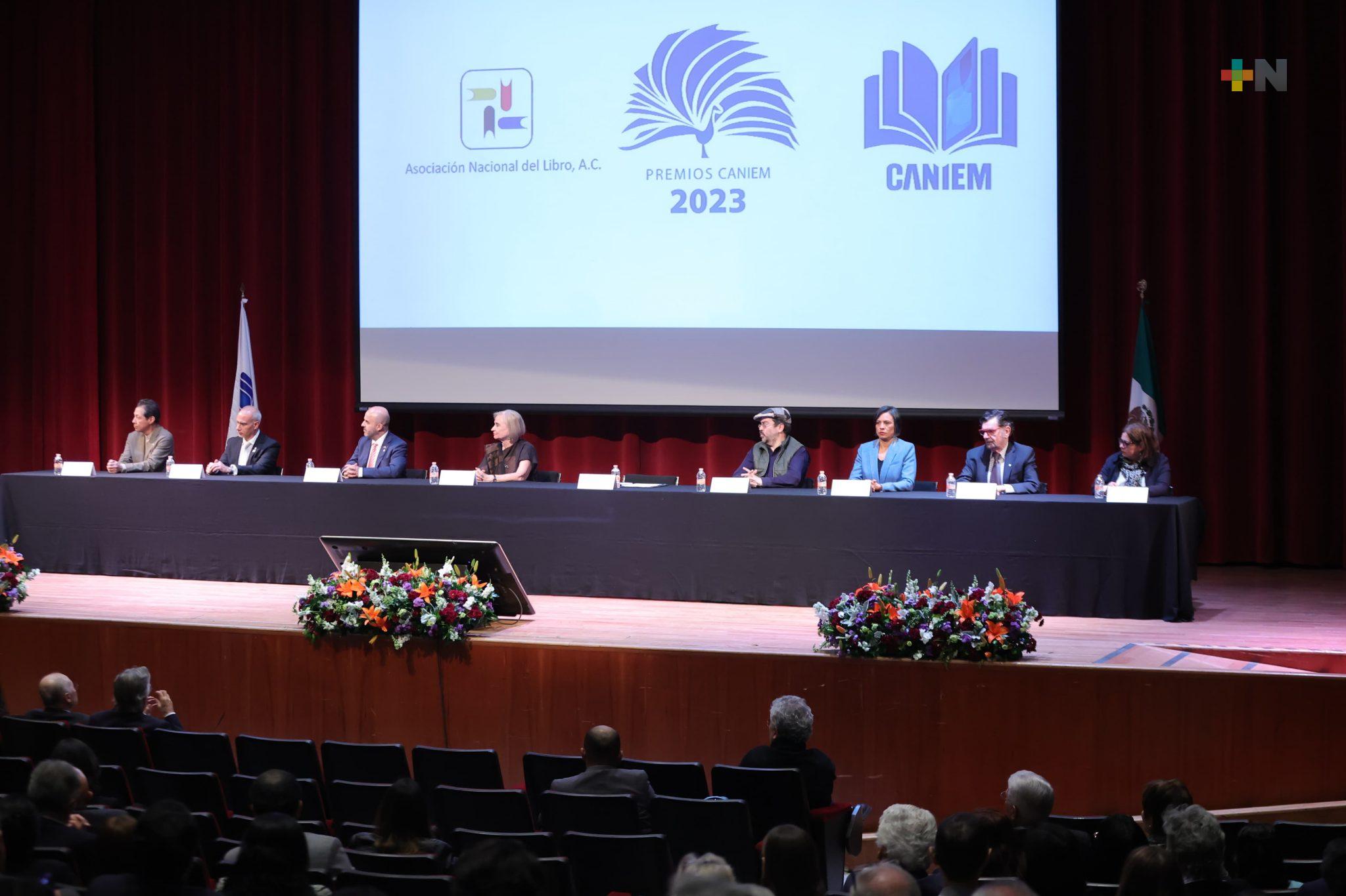 Recibe INE premios CANIEM 2023 por mejor publicación infantil y al arte editorial