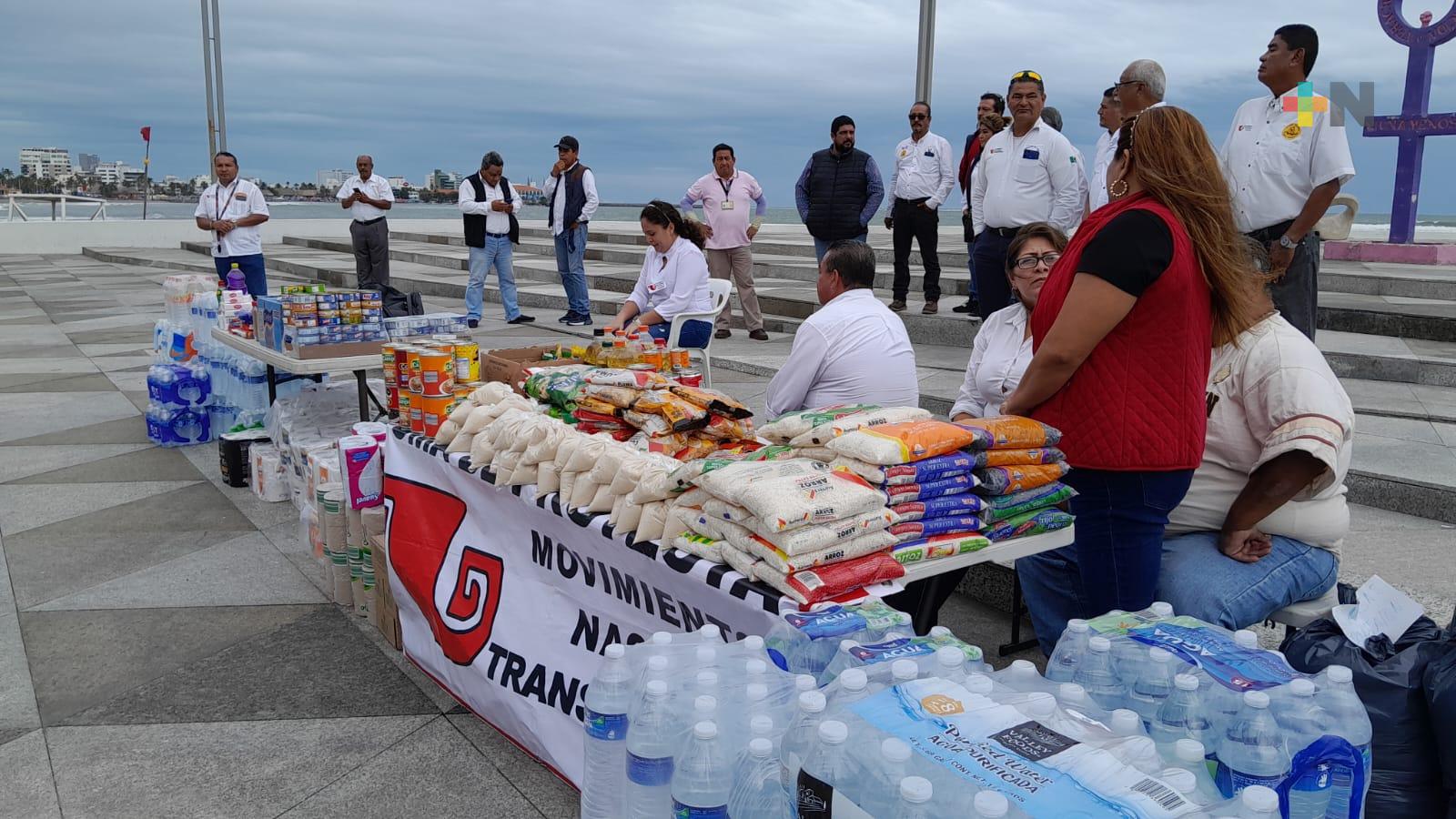 Taxistas de Veracruz puerto realizaron acopio de víveres para sus pares afectados por Otis