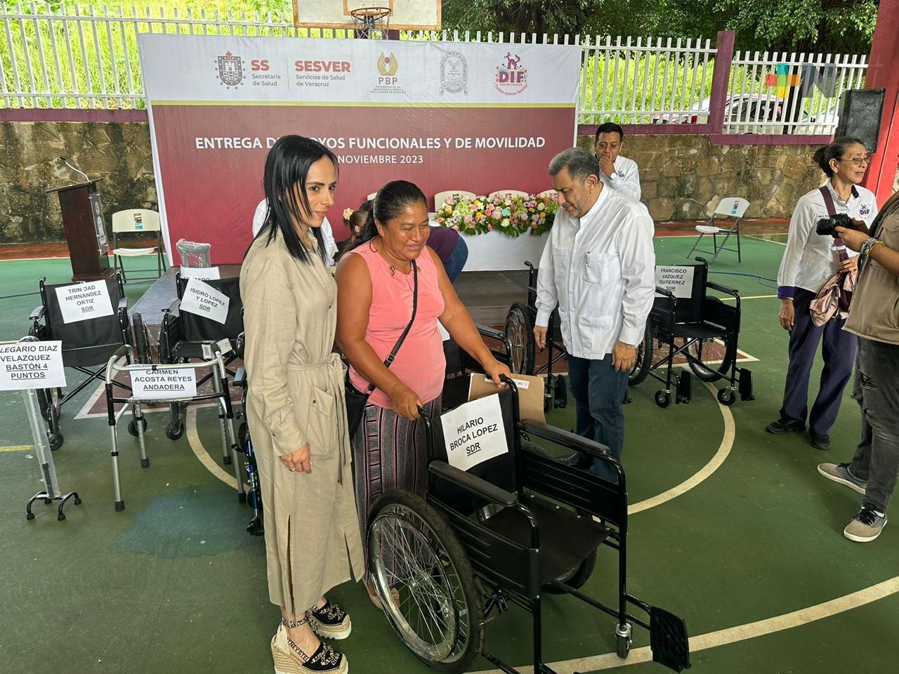 DIF Coatzacoalcos entregó aparatos funcionales a personas discapacitadas