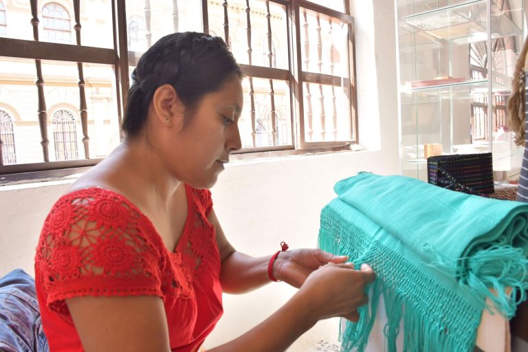 Invita IVEC a las expoventas decembrinas del Centro Cultural Atarazanas