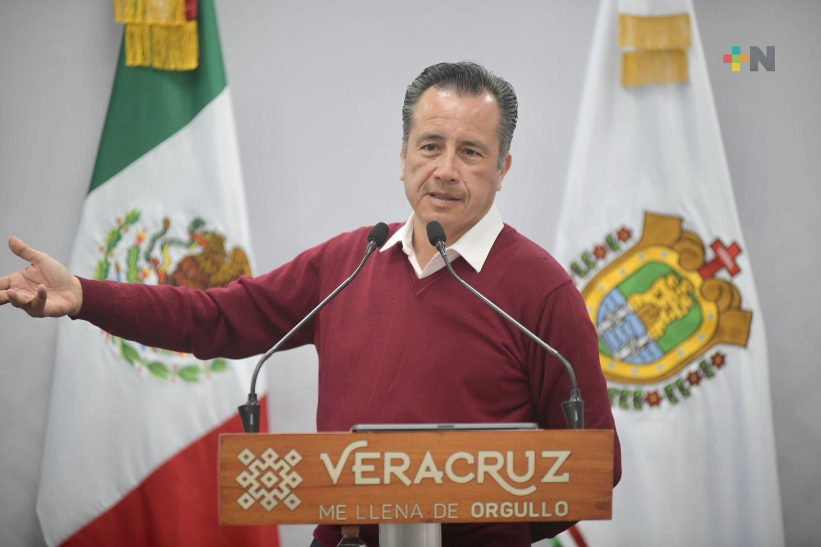 Equipamiento a hospitales para atender a enfermos de cáncer: Gobernador