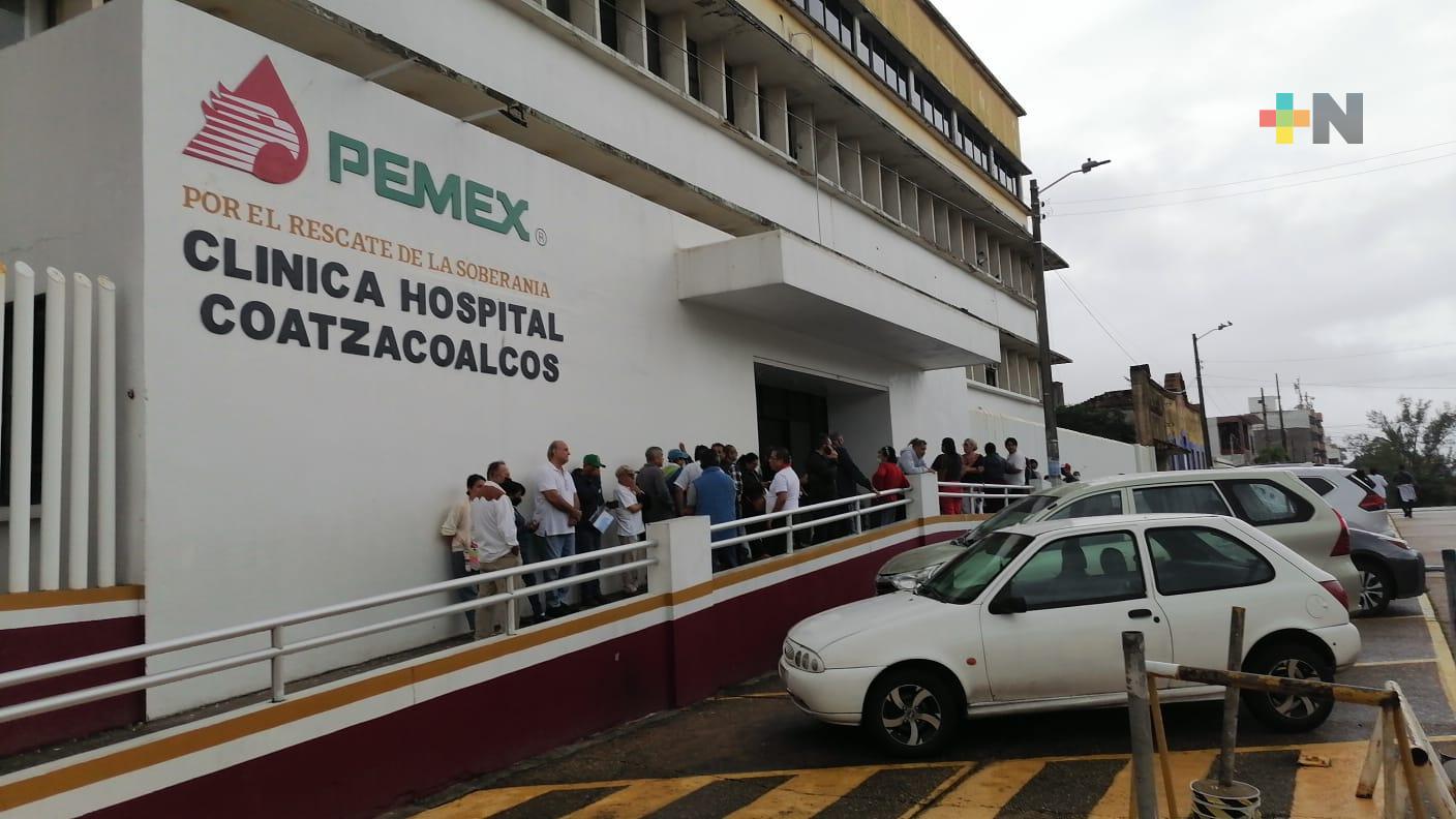 Derechohabientes de hospital de Pemex inconformes con cambio en mecanismo de citas
