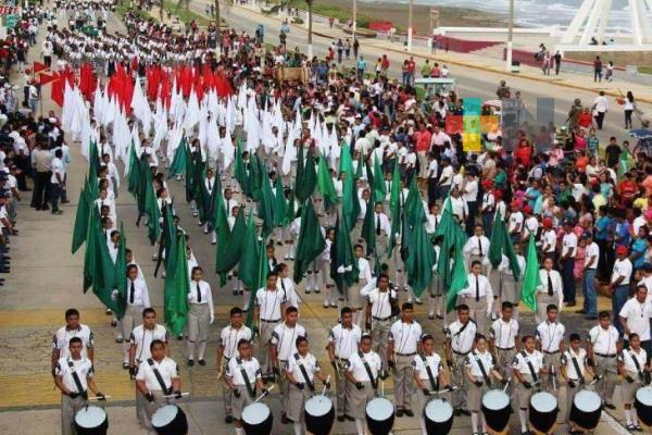 Desfilarán más de cinco mil para conmemorar Revolución en Coatza