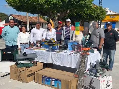 Entregan apoyos productivos a ciudadanos de Chacaltianguis