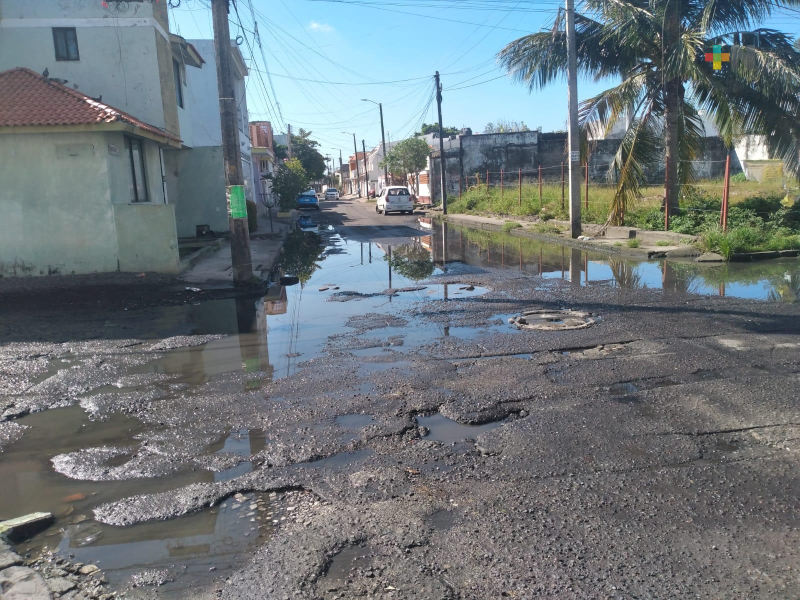 Autoridades sin atender fuga de aguas negras en colonia de Boca del Río