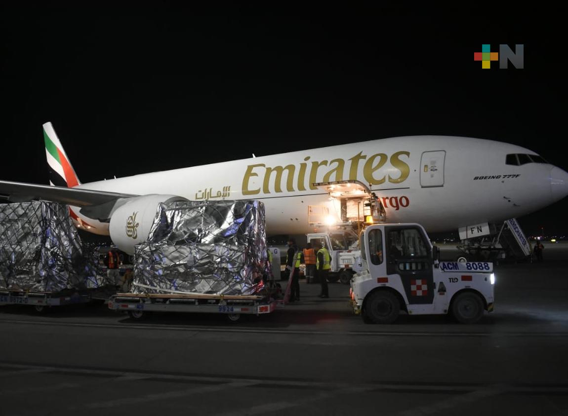 México recibe embarque con 648 mil dosis de vacunas contra Covid-19