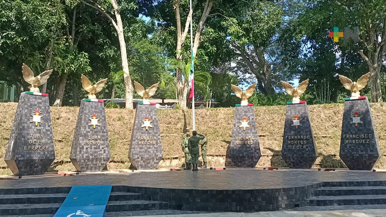 Inauguran hemiciclo a Niños Héroes en Martínez de la Torre