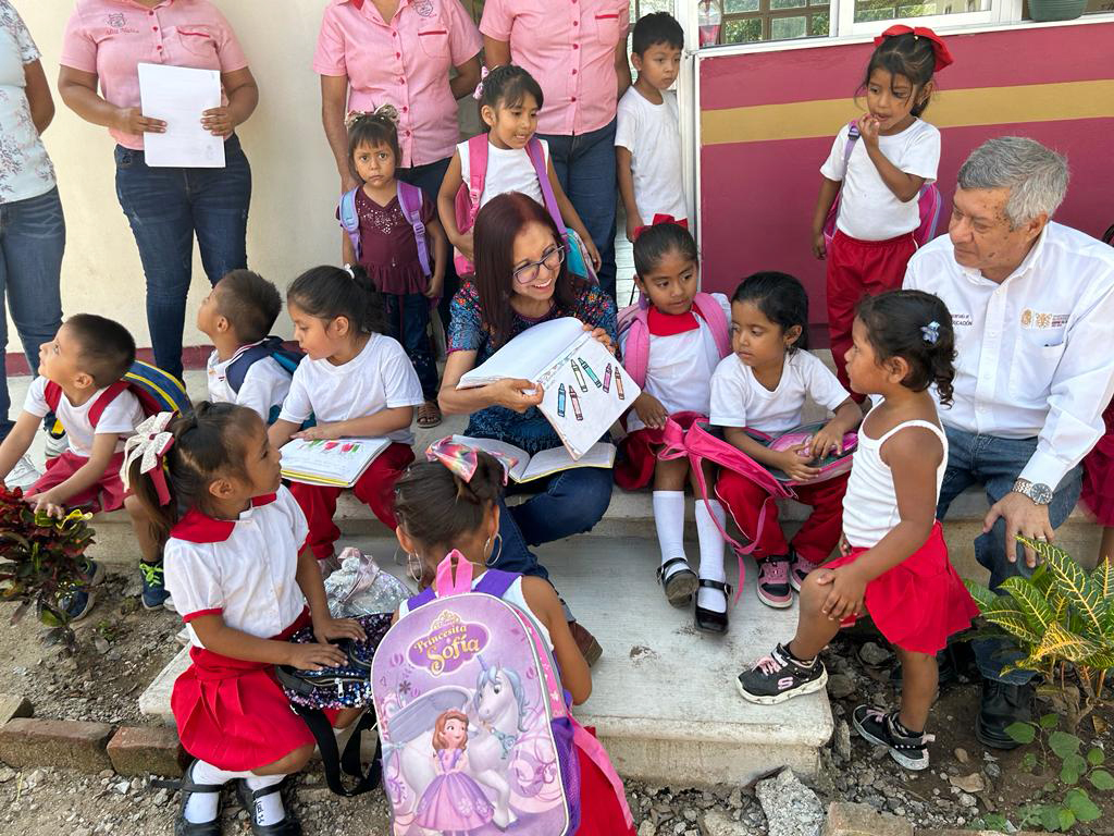 Inicia regreso gradual y voluntario de comunidades escolares en Acapulco y Coyuca
